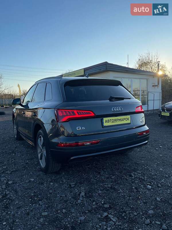 Позашляховик / Кросовер Audi Q5 2020 в Ужгороді
