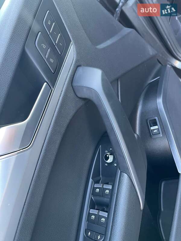 Позашляховик / Кросовер Audi Q5 2020 в Ужгороді