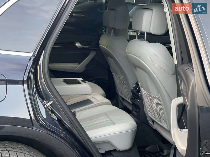 Позашляховик / Кросовер Audi Q5 2017 в Чернівцях