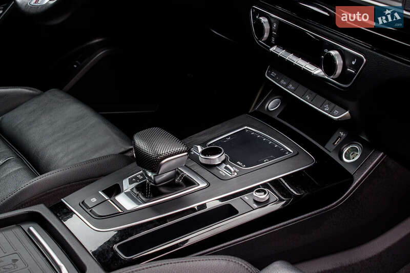 Внедорожник / Кроссовер Audi Q5 2020 в Нововолынске