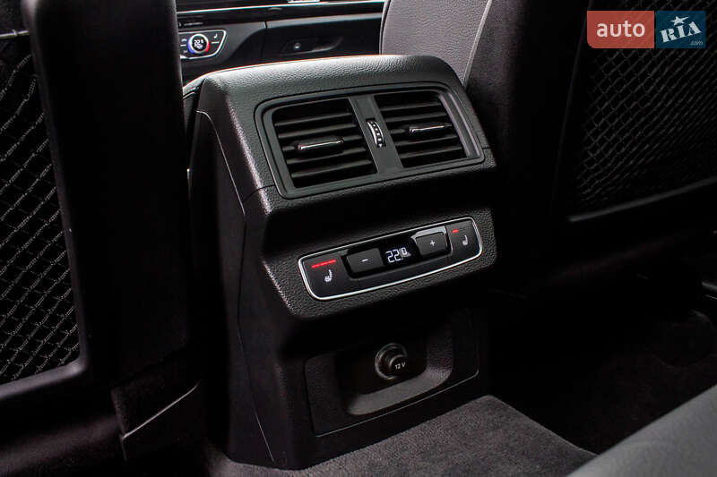 Внедорожник / Кроссовер Audi Q5 2020 в Нововолынске