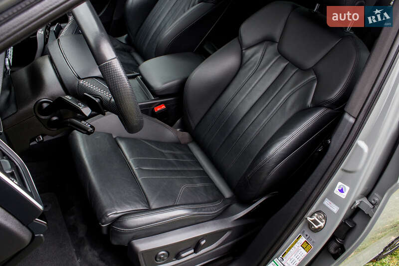 Внедорожник / Кроссовер Audi Q5 2020 в Нововолынске