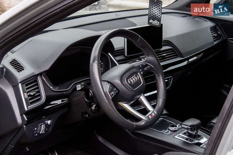 Внедорожник / Кроссовер Audi Q5 2020 в Нововолынске