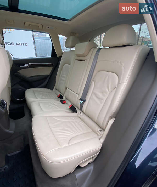 Позашляховик / Кросовер Audi Q5 2015 в Рівному