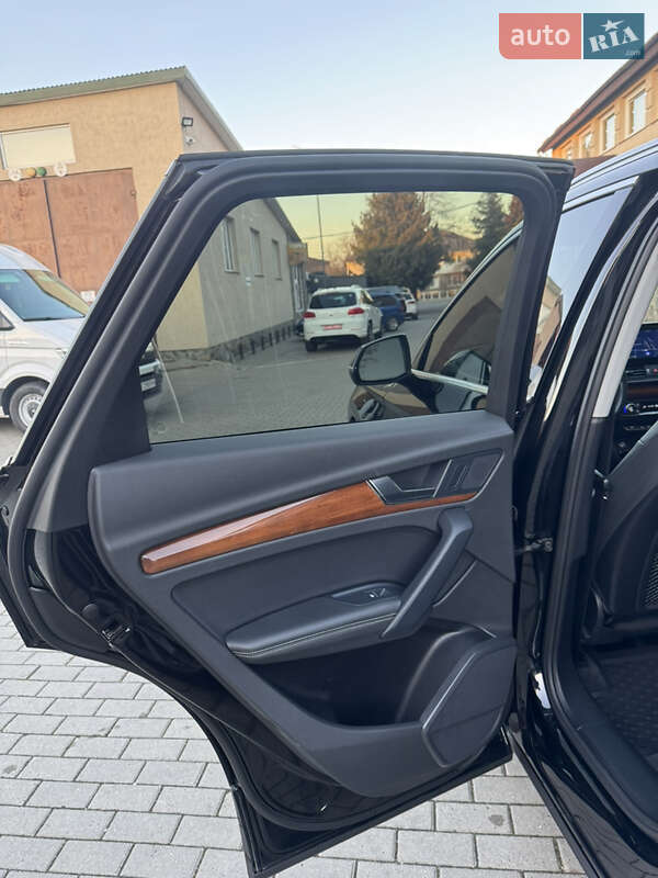 Позашляховик / Кросовер Audi Q5 2021 в Володимирі