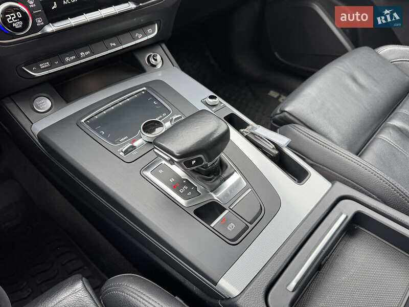 Внедорожник / Кроссовер Audi Q5 2017 в Сумах