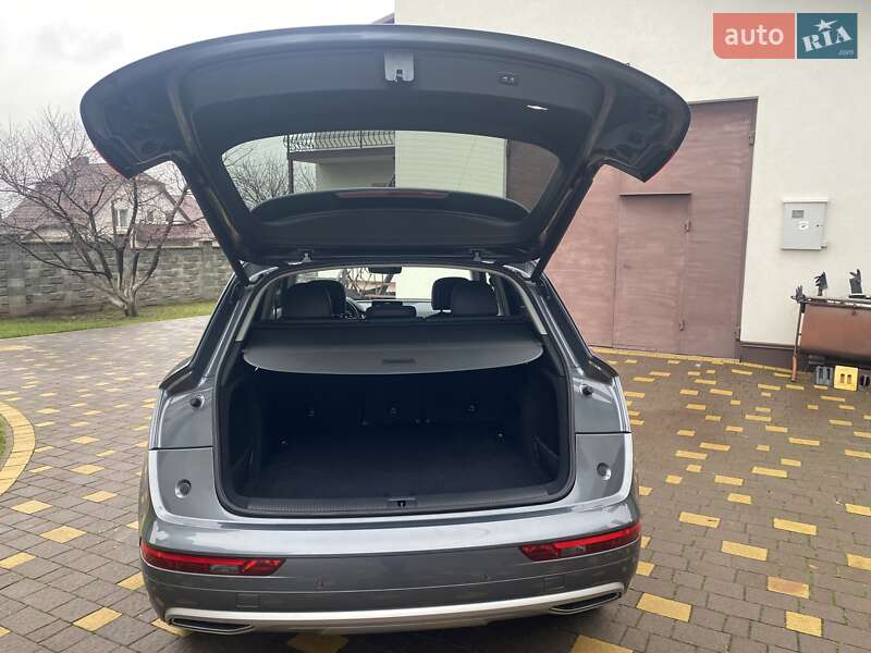 Позашляховик / Кросовер Audi Q5 2017 в Рівному