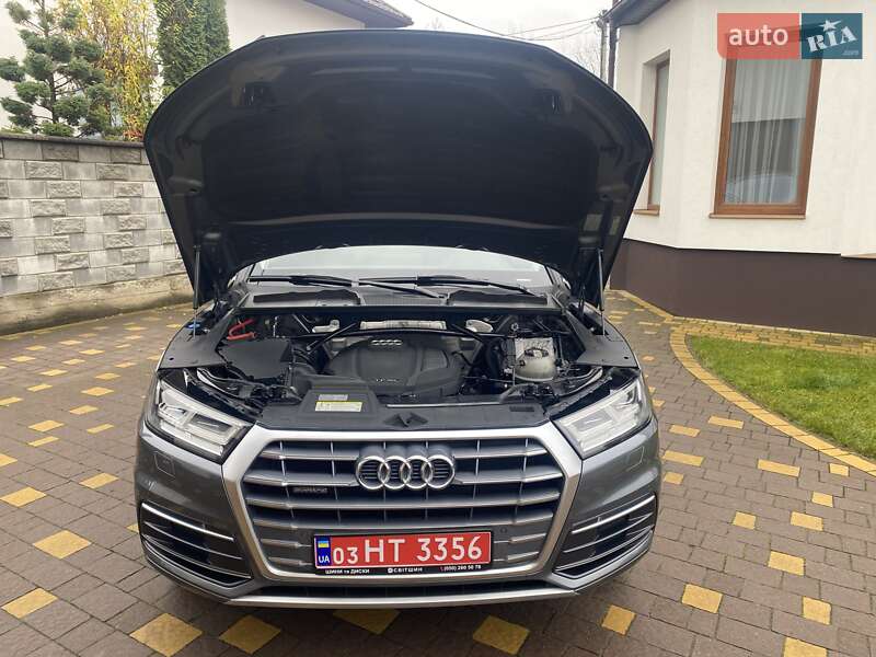 Позашляховик / Кросовер Audi Q5 2017 в Рівному