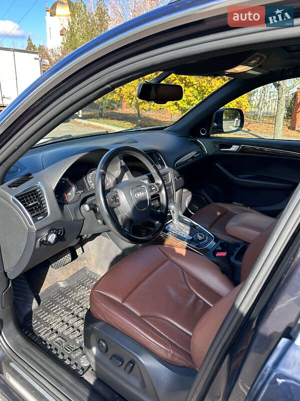 Внедорожник / Кроссовер Audi Q5 2011 в Кривом Роге