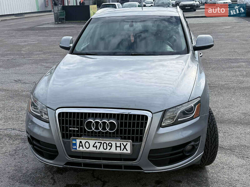 Позашляховик / Кросовер Audi Q5 2011 в Сваляві
