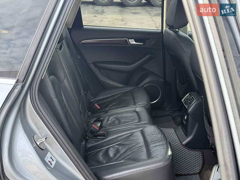 Позашляховик / Кросовер Audi Q5 2011 в Сваляві