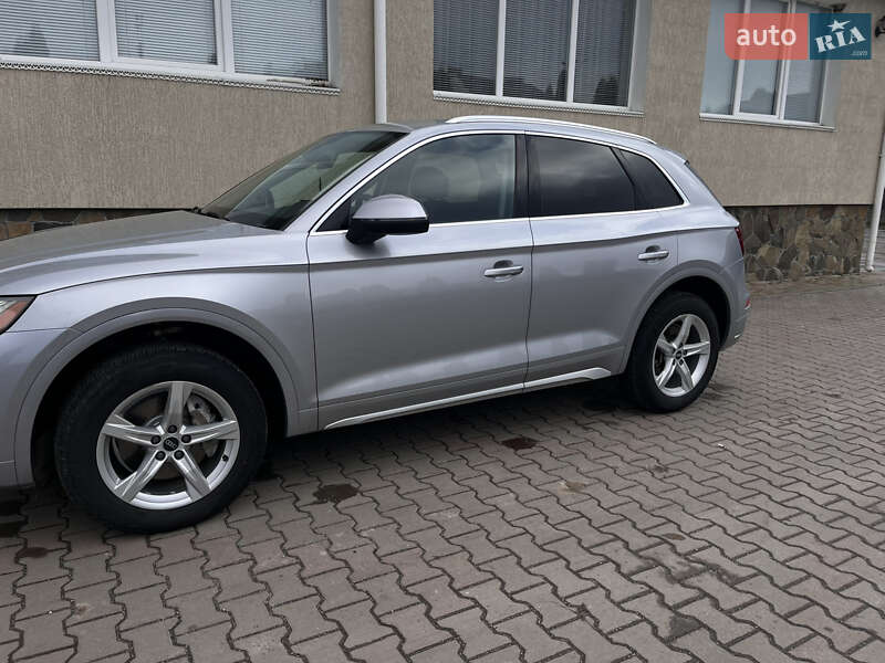 Позашляховик / Кросовер Audi Q5 2021 в Дунаївцях