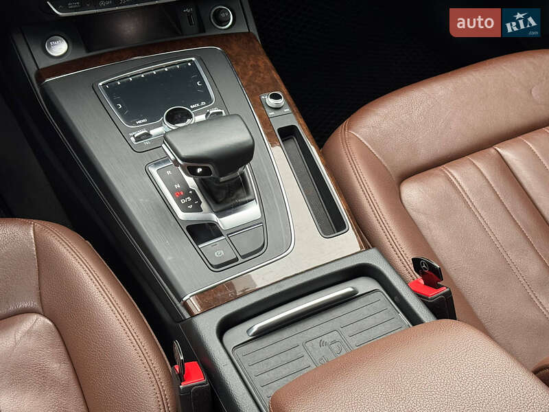 Внедорожник / Кроссовер Audi Q5 2020 в Тернополе