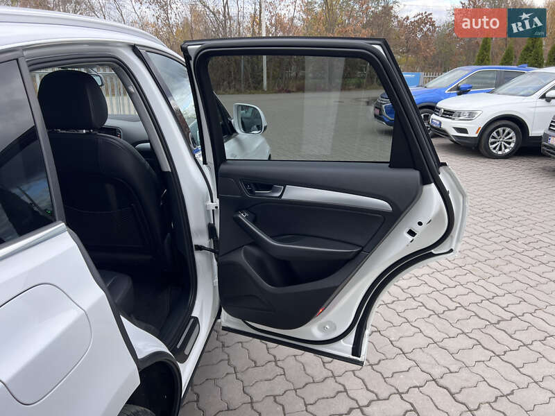 Внедорожник / Кроссовер Audi Q5 2016 в Нововолынске