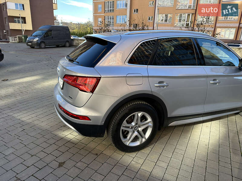 Позашляховик / Кросовер Audi Q5 2019 в Чернівцях