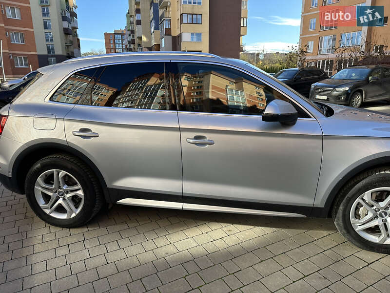 Позашляховик / Кросовер Audi Q5 2019 в Чернівцях