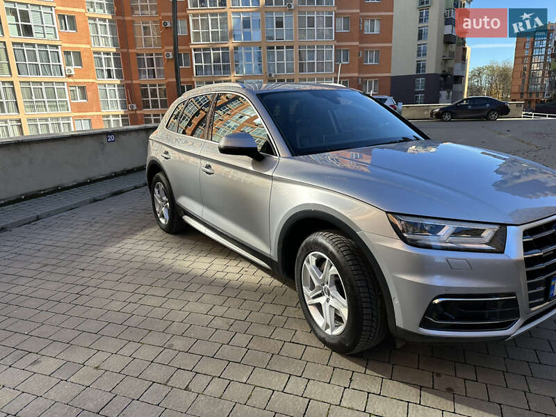 Позашляховик / Кросовер Audi Q5 2019 в Чернівцях