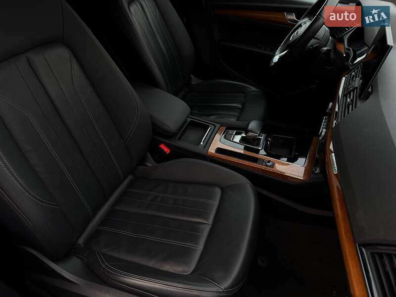 Позашляховик / Кросовер Audi Q5 2020 в Рівному