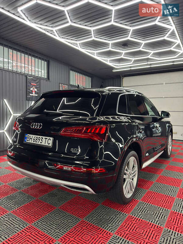 Внедорожник / Кроссовер Audi Q5 2018 в Одессе