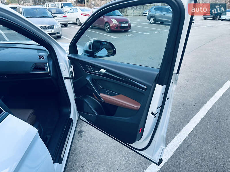 Внедорожник / Кроссовер Audi Q5 2018 в Киеве