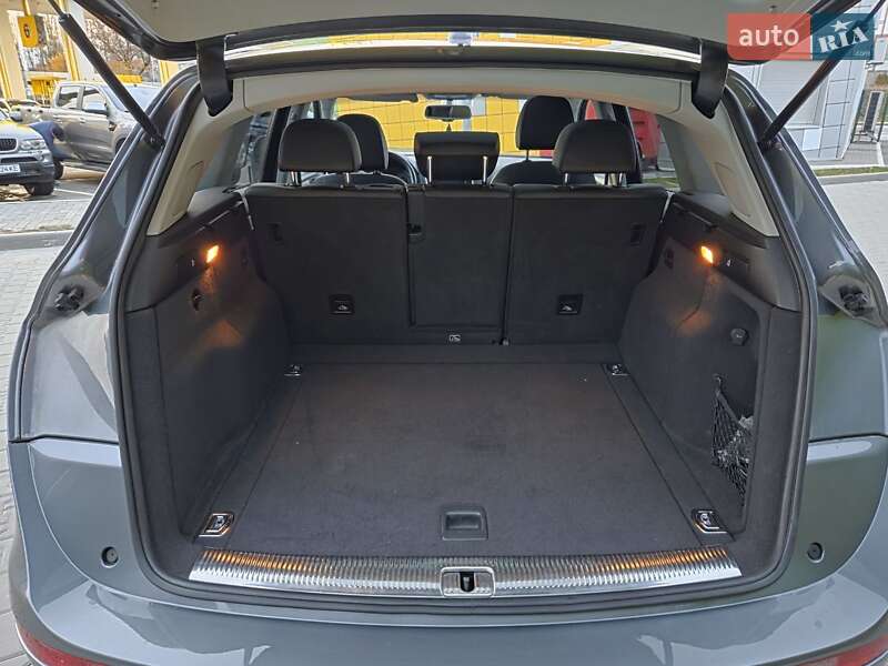 Позашляховик / Кросовер Audi Q5 2015 в Вишневому фото 7 Позашляховик / Кросовер Audi Q5 2015 в Вишневому