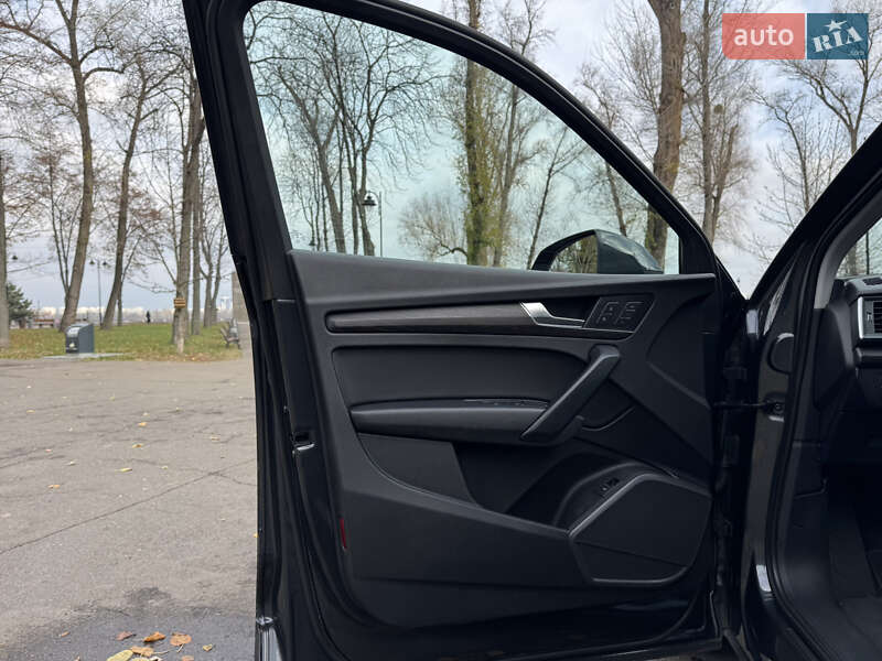 Внедорожник / Кроссовер Audi Q5 2018 в Киеве