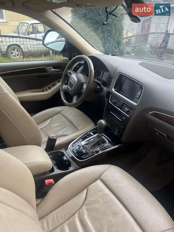 Позашляховик / Кросовер Audi Q5 2010 в Комарному
