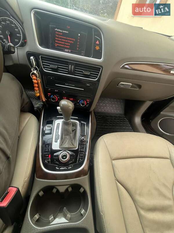 Позашляховик / Кросовер Audi Q5 2010 в Комарному