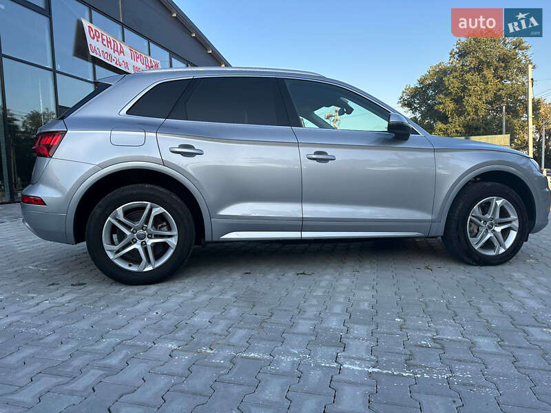 Позашляховик / Кросовер Audi Q5 2019 в Києві