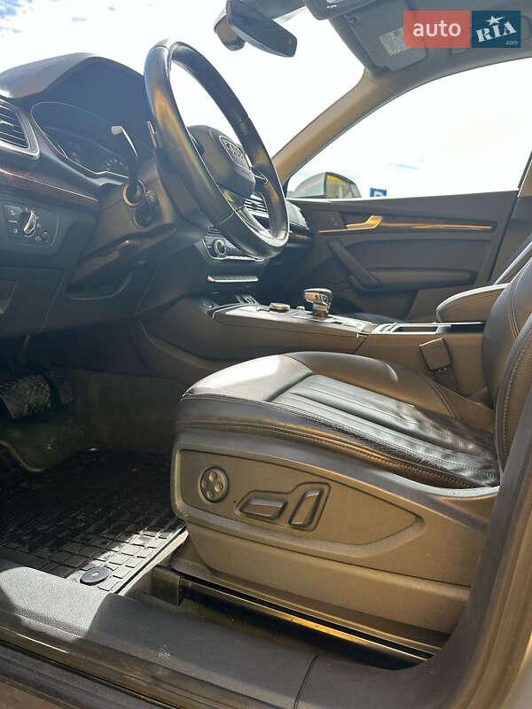 Позашляховик / Кросовер Audi Q5 2019 в Києві