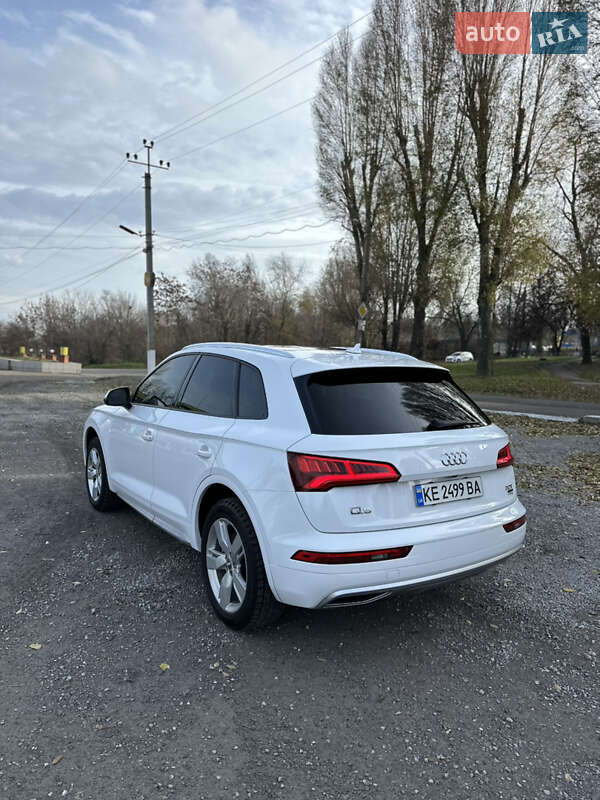 Внедорожник / Кроссовер Audi Q5 2017 в Каменском
