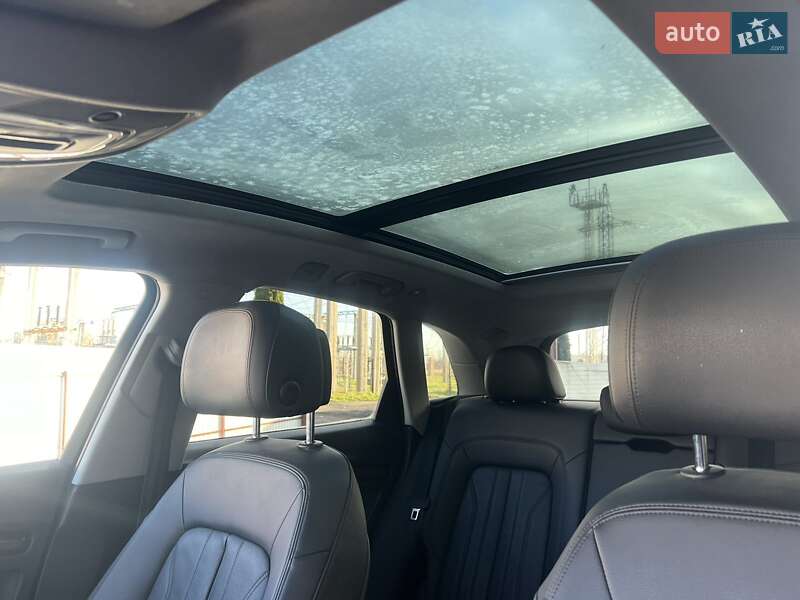 Внедорожник / Кроссовер Audi Q5 2017 в Нововолынске