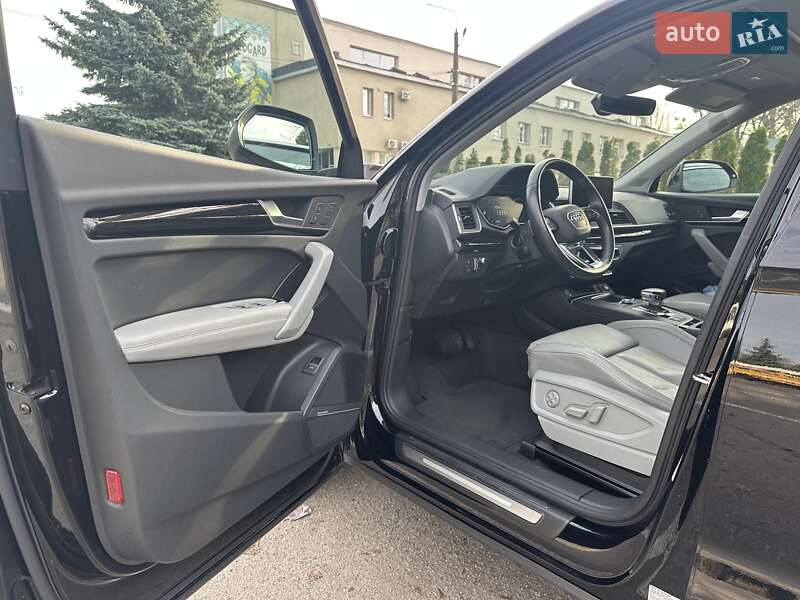 Позашляховик / Кросовер Audi Q5 2018 в Києві