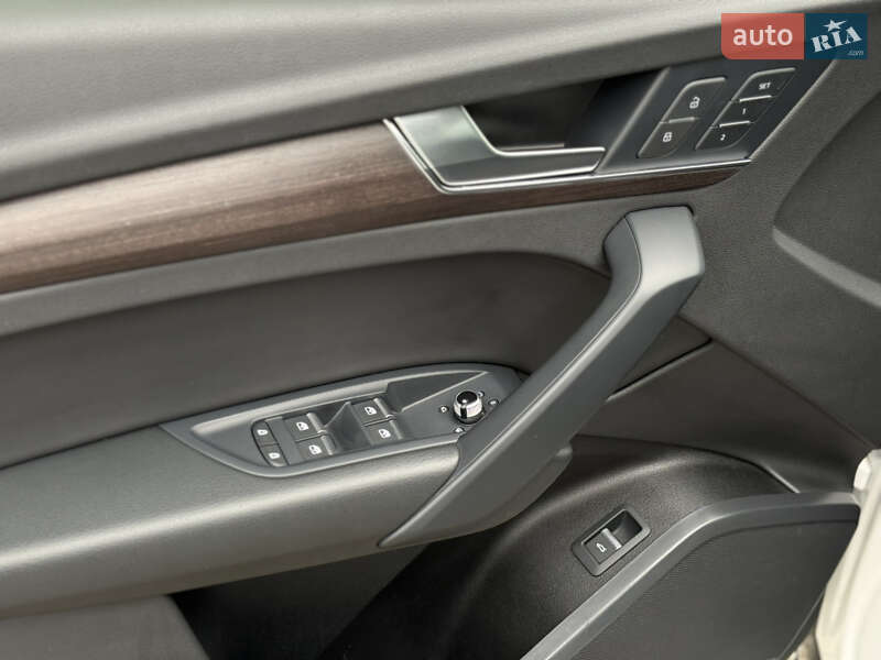 Внедорожник / Кроссовер Audi Q5 2021 в Киеве