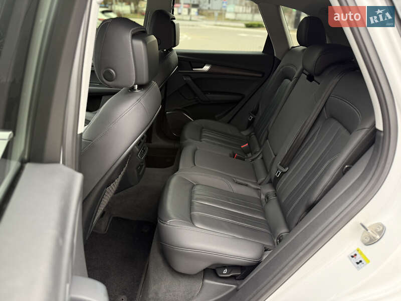 Внедорожник / Кроссовер Audi Q5 2021 в Киеве