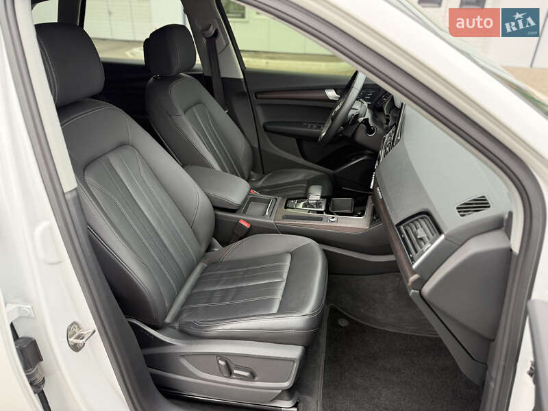 Внедорожник / Кроссовер Audi Q5 2021 в Киеве