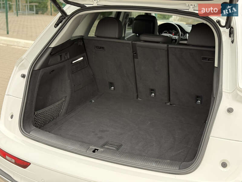 Внедорожник / Кроссовер Audi Q5 2021 в Киеве