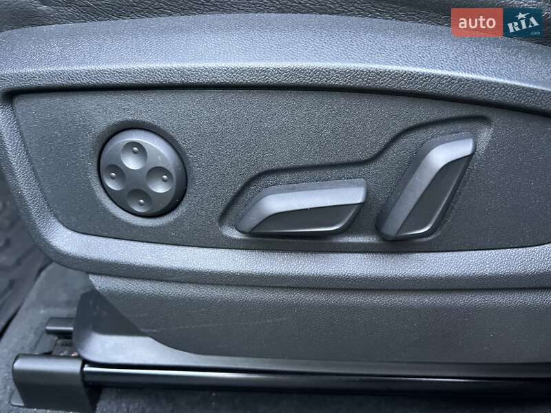 Позашляховик / Кросовер Audi Q5 2020 в Києві фото 13 Позашляховик / Кросовер Audi Q5 2020 в Києві