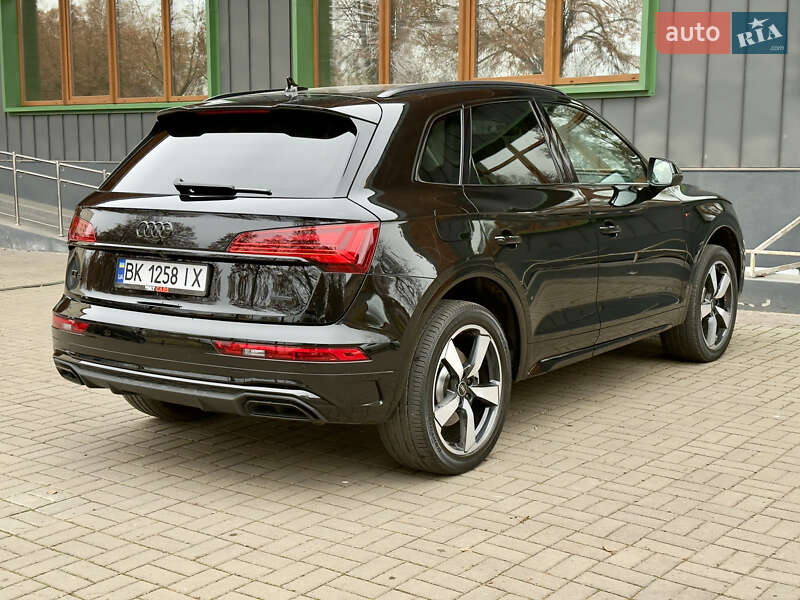Позашляховик / Кросовер Audi Q5 2021 в Рівному