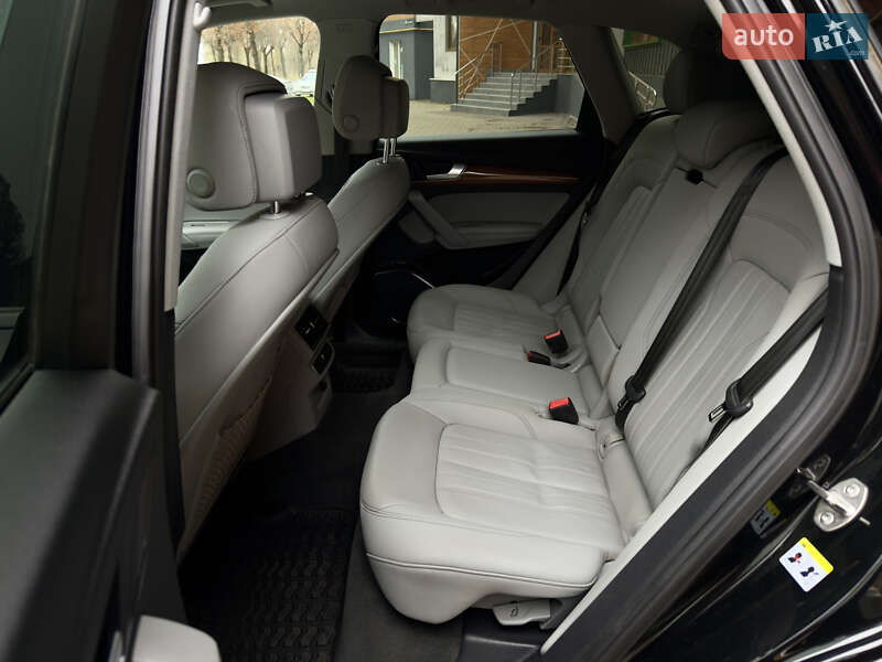 Позашляховик / Кросовер Audi Q5 2021 в Рівному