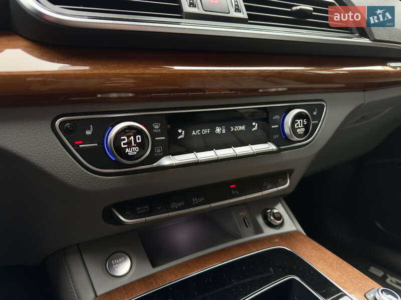 Позашляховик / Кросовер Audi Q5 2021 в Рівному