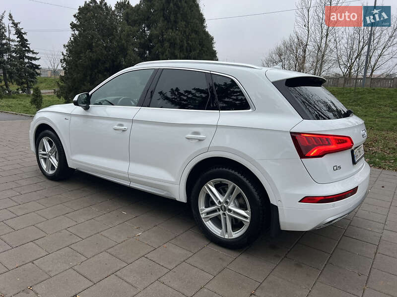 Позашляховик / Кросовер Audi Q5 2017 в Вінниці