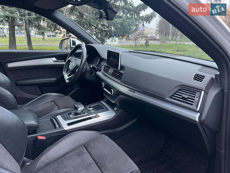 Позашляховик / Кросовер Audi Q5 2017 в Вінниці