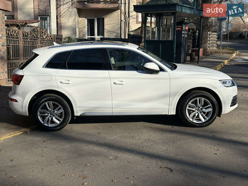 Внедорожник / Кроссовер Audi Q5 2020 в Киеве