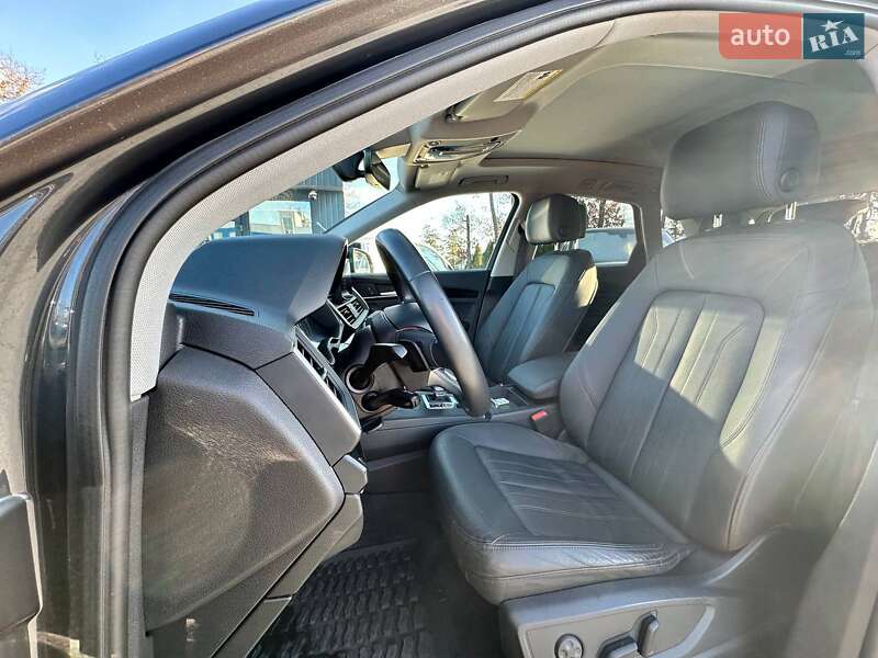 Внедорожник / Кроссовер Audi Q5 2020 в Киеве