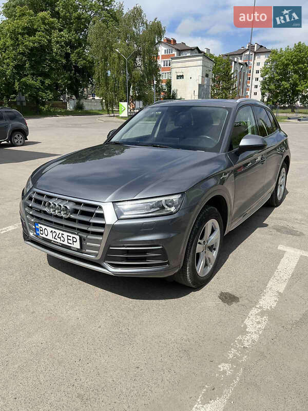 Внедорожник / Кроссовер Audi Q5 2017 в Гусятине