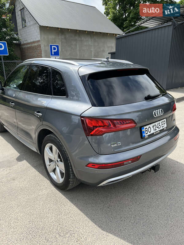 Внедорожник / Кроссовер Audi Q5 2017 в Гусятине