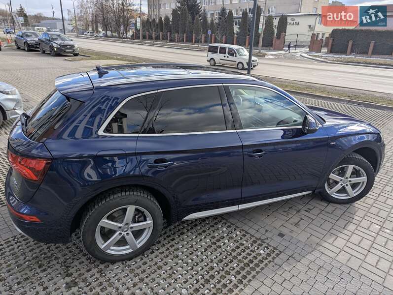 Позашляховик / Кросовер Audi Q5 2017 в Львові