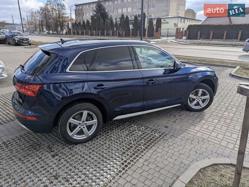 Позашляховик / Кросовер Audi Q5 2017 в Львові