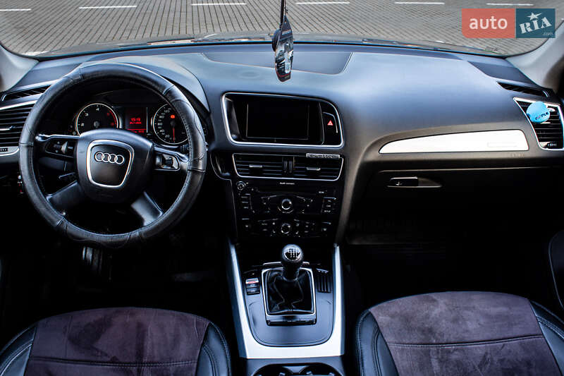 Внедорожник / Кроссовер Audi Q5 2009 в Нововолынске
